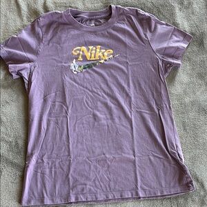 Nike Women’s T-Shirt ✨Amethyst Smoke ✨ metallic Gold Logo